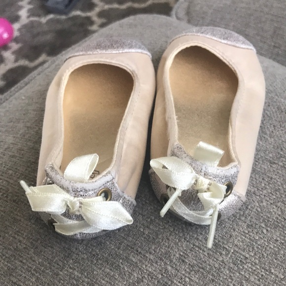 Ivory/gold toddler shoes - Picture 2 of 3